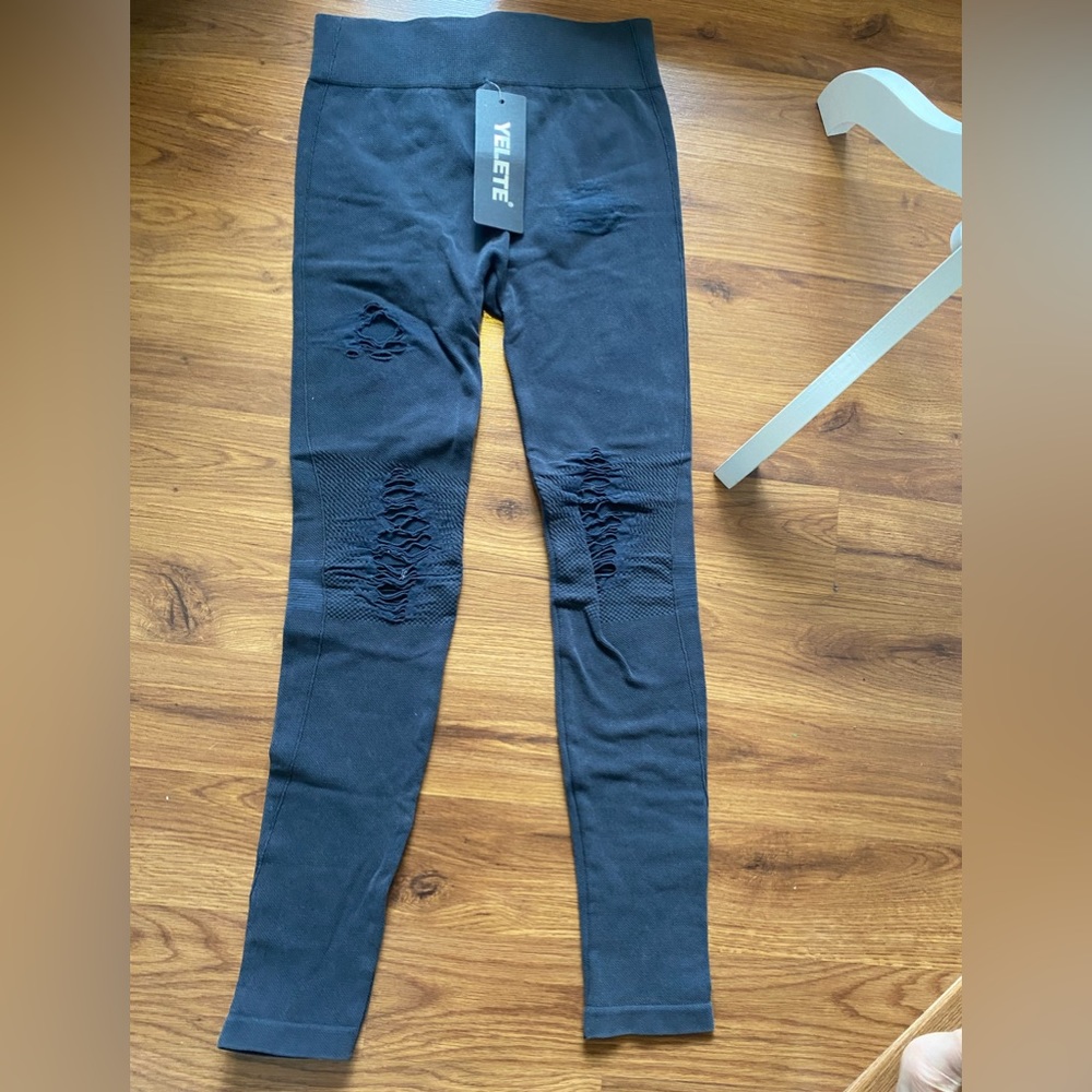 DISTRESSED LEGGINGS